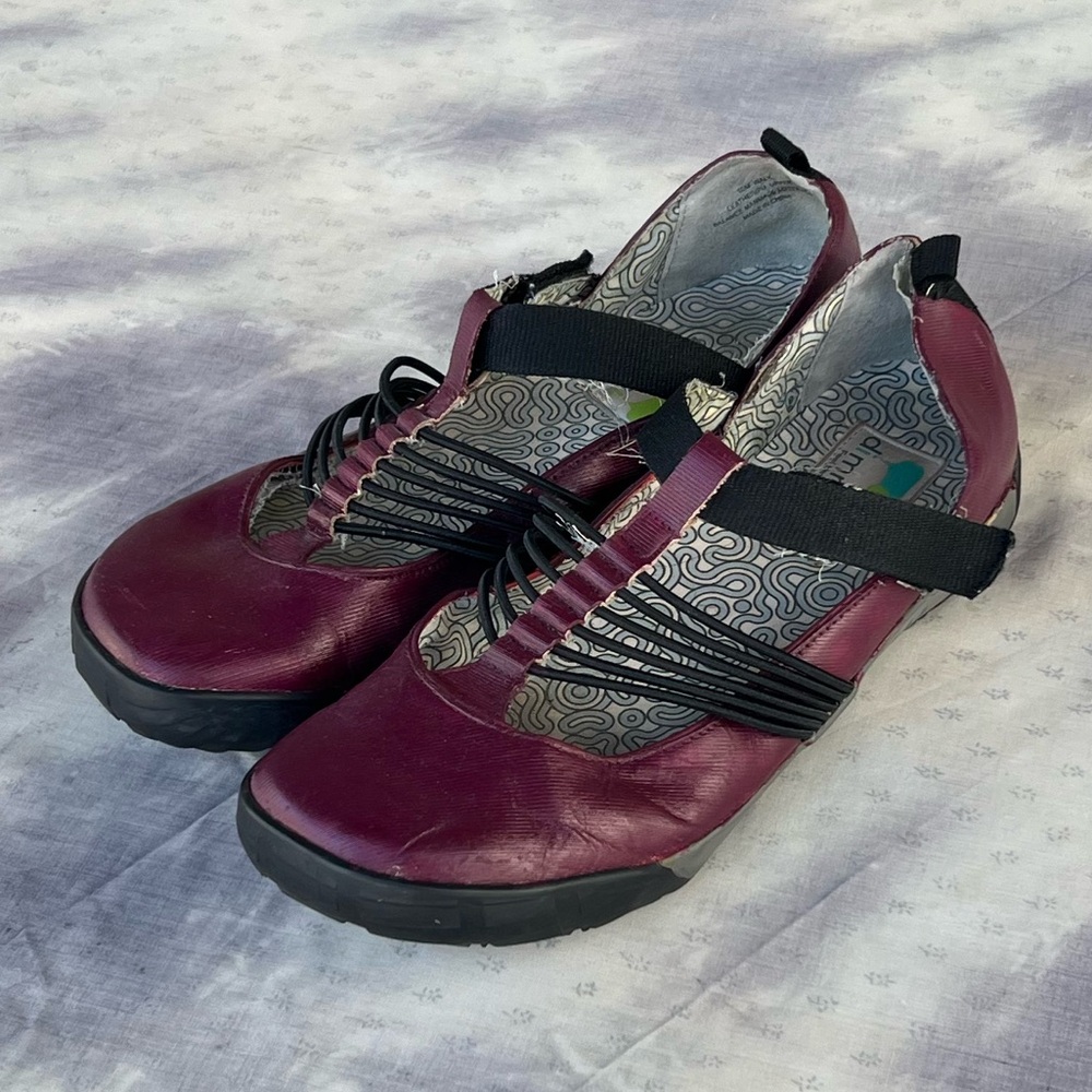10 Dimmi Mary Janes Maroon Leather Barefoot Sneakers Women’s